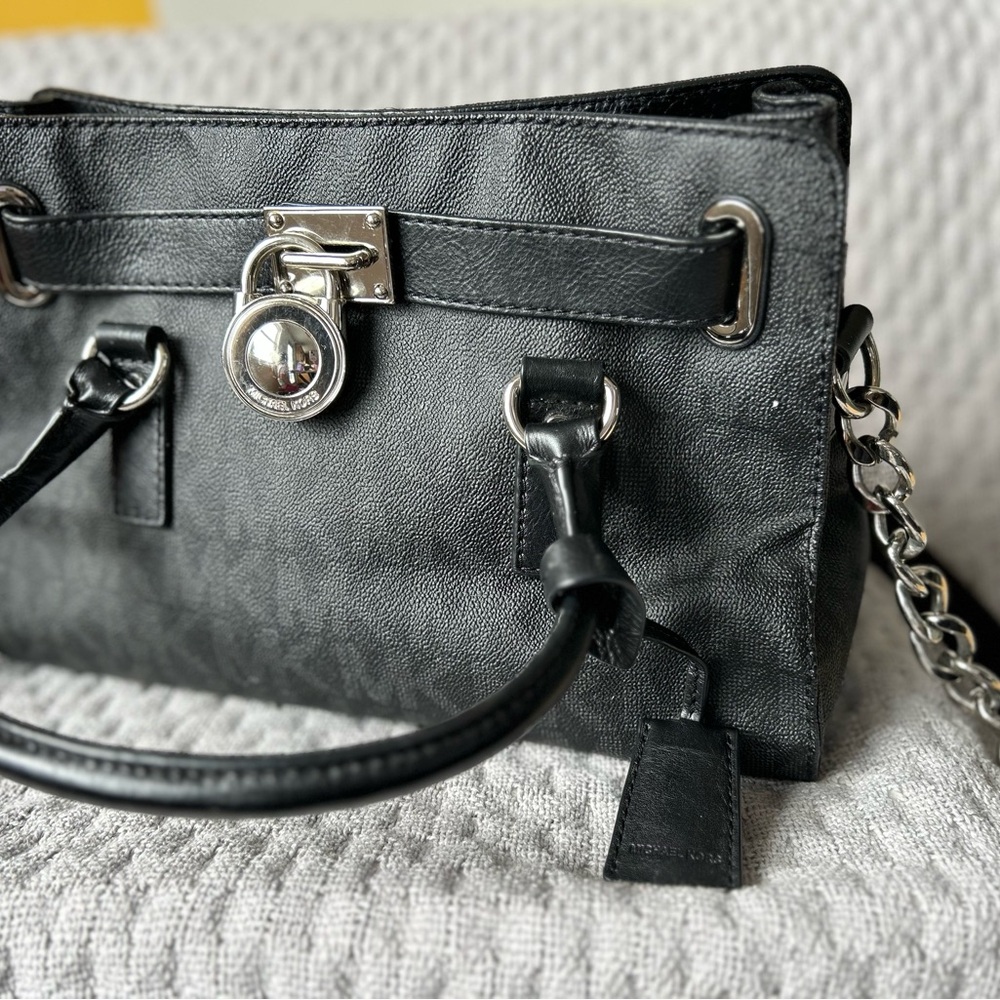 Michael Kors Black Shoulder Bag with Leather Finish